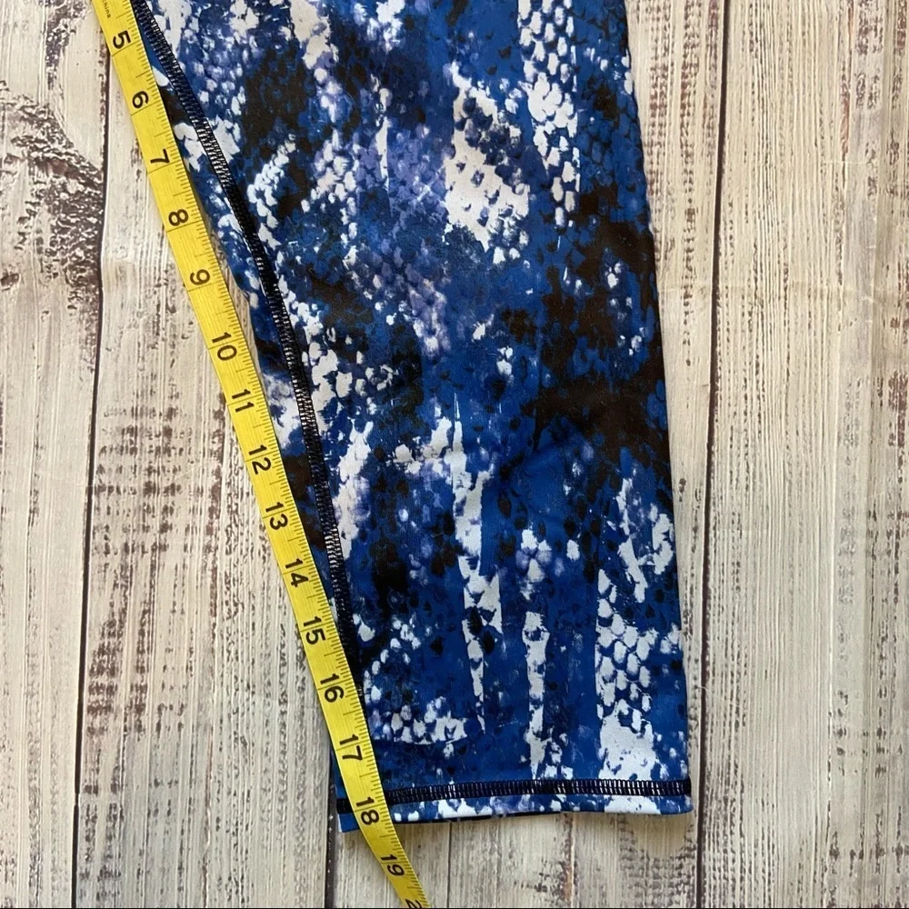 Alo Blue and Black Snake Print Capri. Size Medium. EUC.